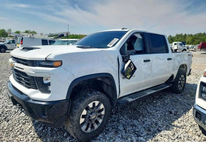 2024 Chevrolet Silverado 2500HD Custom Pickup 4D 6 1/2 ft - 2GC4YME75R1164403 photo 2