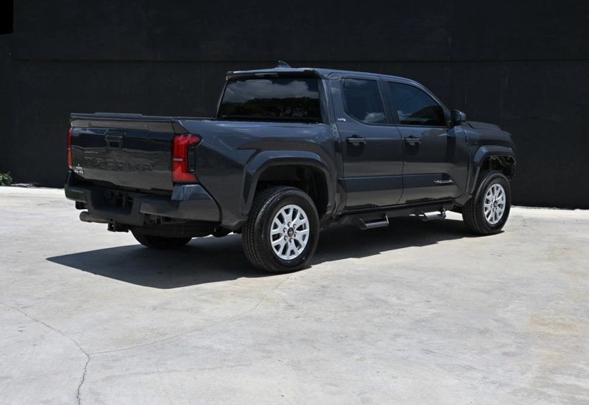 2025 Toyota Tacoma SR5 - 3TMLB5JN1SM168065 photo 3