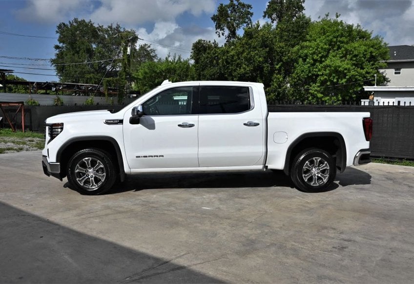 2025 GMC Sierra 1500 SLT - 1GTPHDED9SZ249079 photo 3