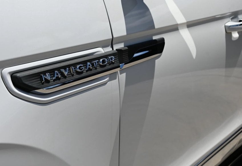2023 Lincoln Navigator Reserve - 5LMJJ2KG8PEL02715 photo 8