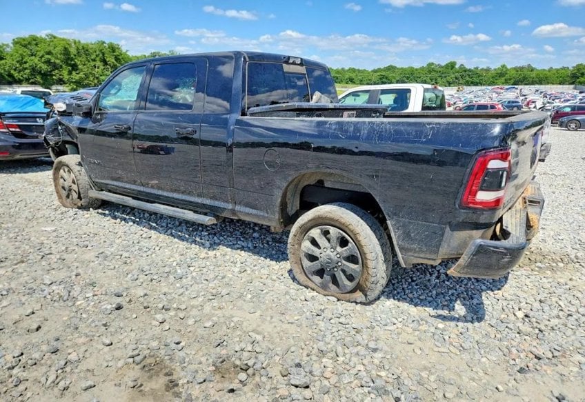 2023 Ram 2500 Laramie - 3C6UR5NL5PG600064 photo 2