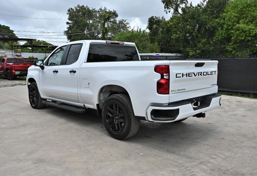 2025 Chevrolet Silverado 1500 Custom - 1GCRABEK3SZ238532 photo 4