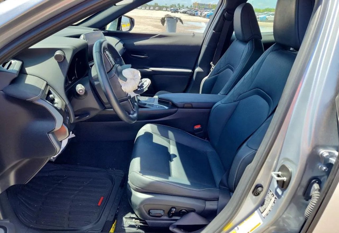 2023 Lexus UX 250h Premium - JTHP6JBHXP2152371 photo 18