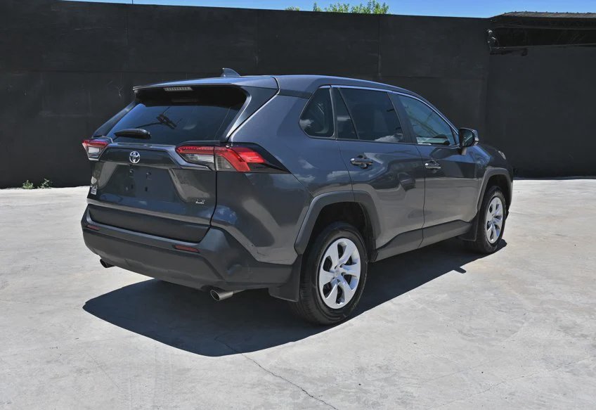 2024 Toyota RAV4 LE - 2T3K1RFV0RC302881 photo 3