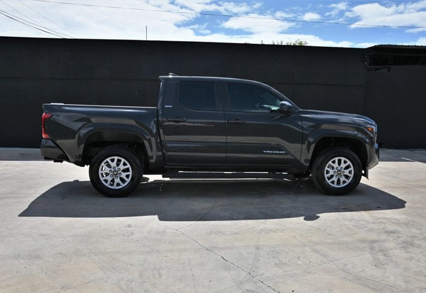 2025 Toyota Tacoma SR5 - 3TMKB5FNXSM036068 photo 5