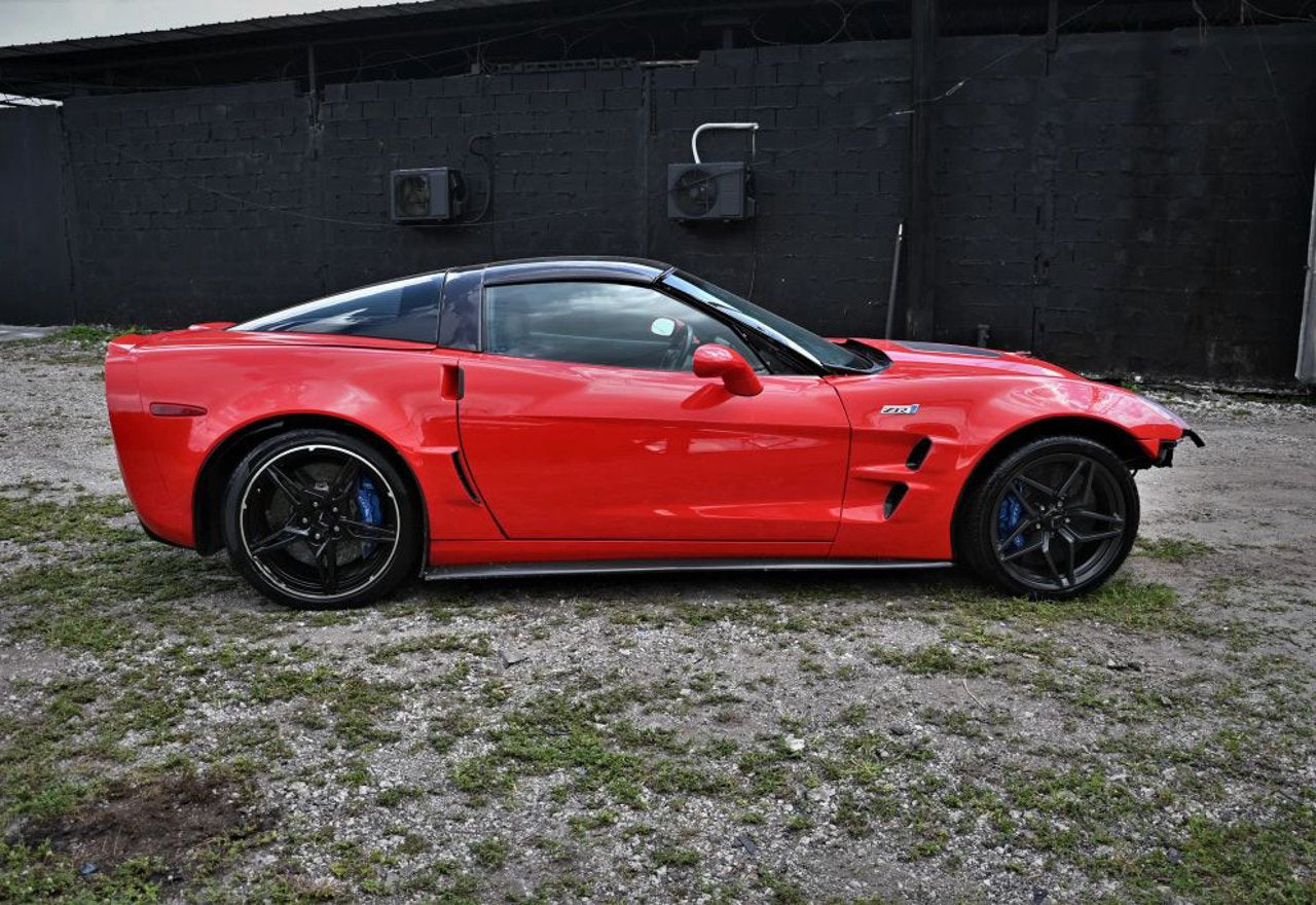 2010 Chevrolet Corvette ZR1 - 1G1YN2DT6A5800352 photo 24