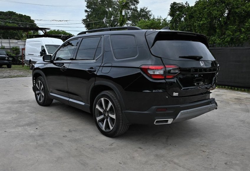 2023 Honda Pilot Touring - 5FNYG2H74PB014250 photo 3