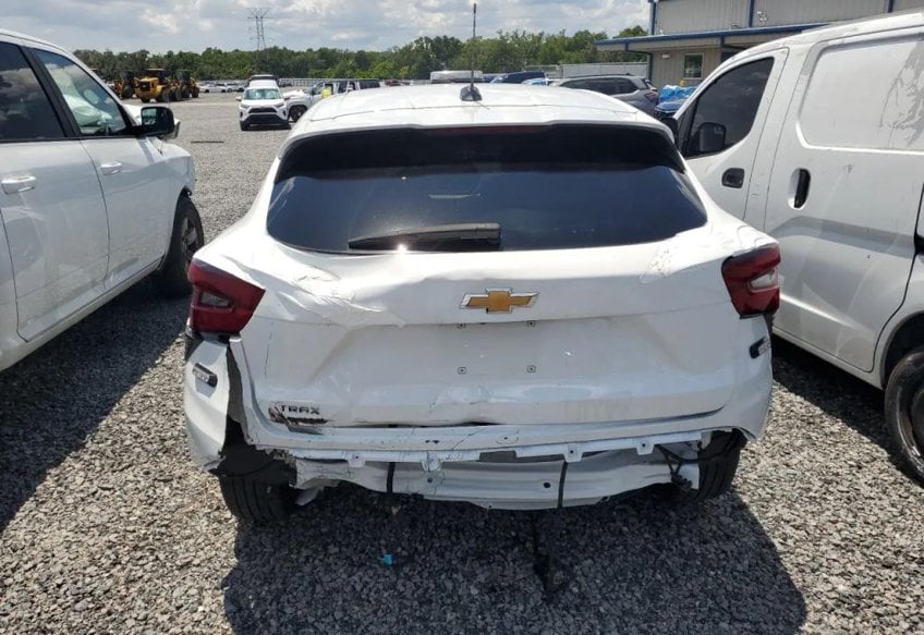 2025 Chevrolet Trax LS - KL77LFEPXSC170394 photo 6