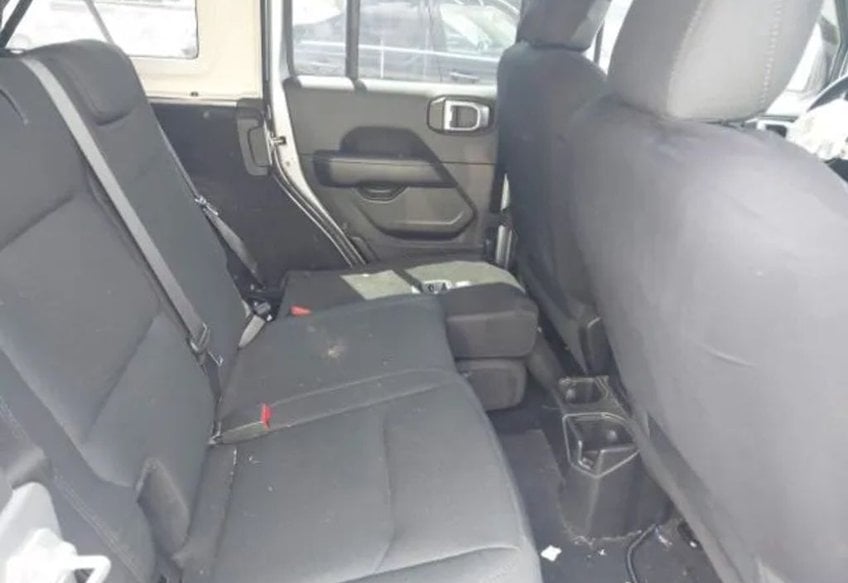 2019 Jeep Wrangler Unlimited Sahara - 1C4HJXEN7KW564466 photo 11