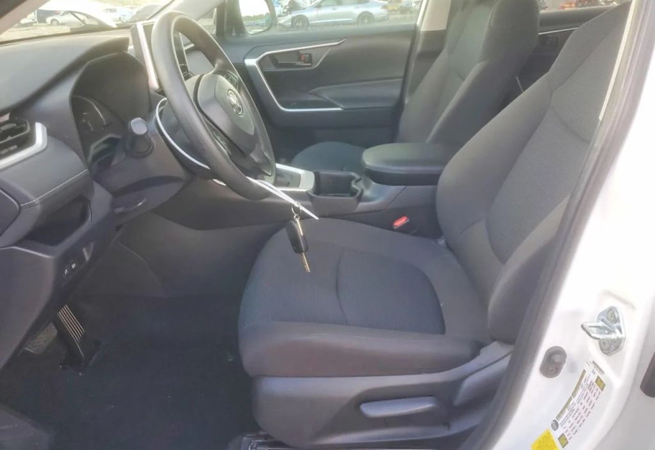 2024 Toyota RAV4 LE - 2T3H1RFV2RW316113 photo 18