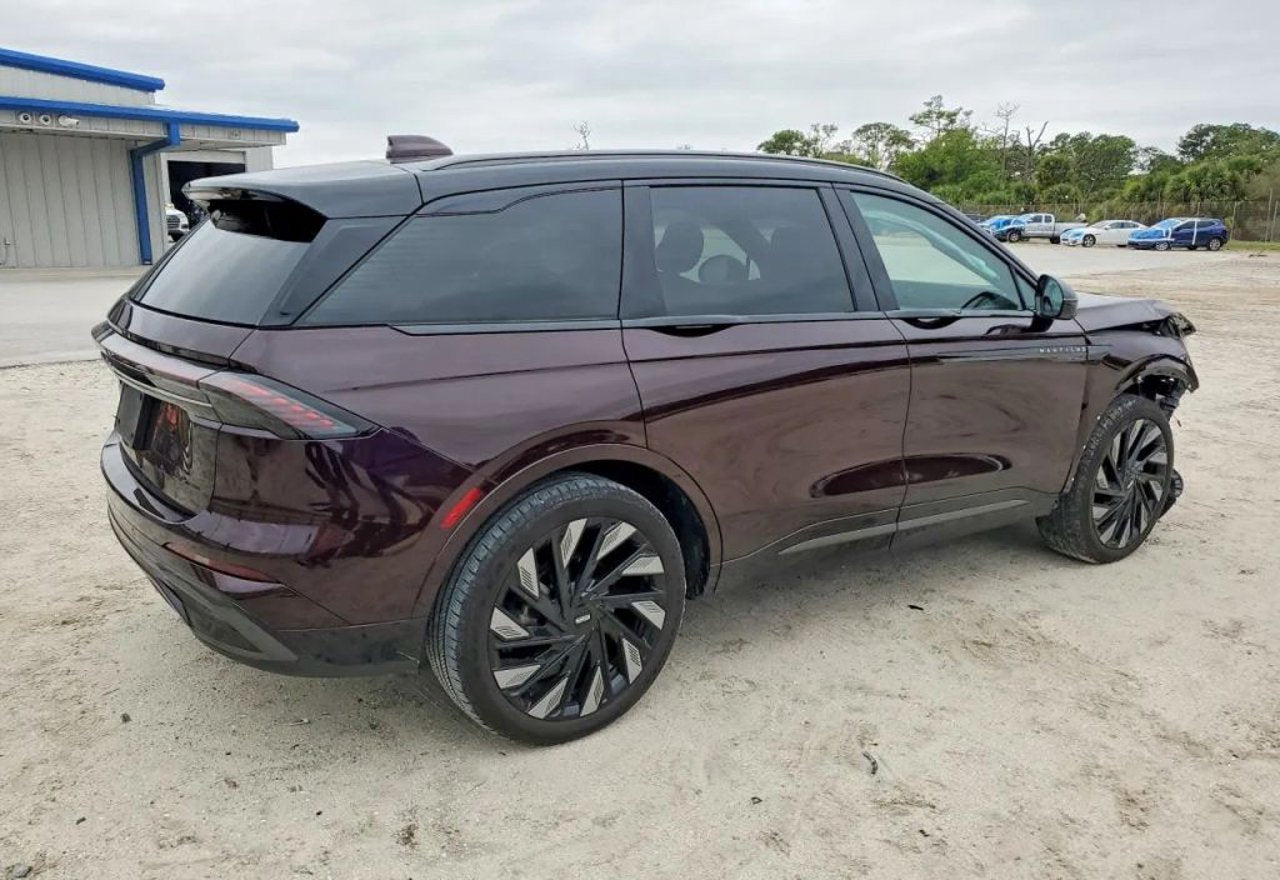 2024 Lincoln Nautilus Reserve - 5LMPJ8KA8RJ784458 photo 15