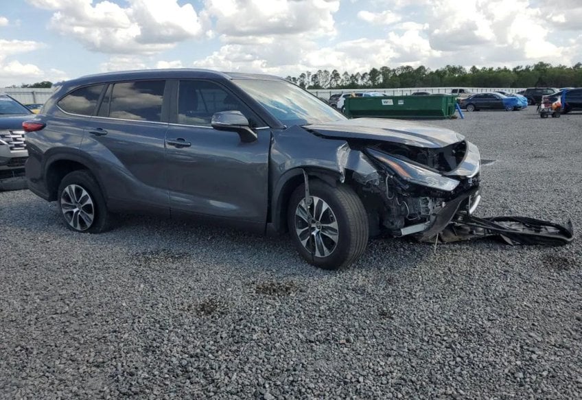 2023 Toyota Highlander XLE - 5TDKDRAH0PS009407 photo 3
