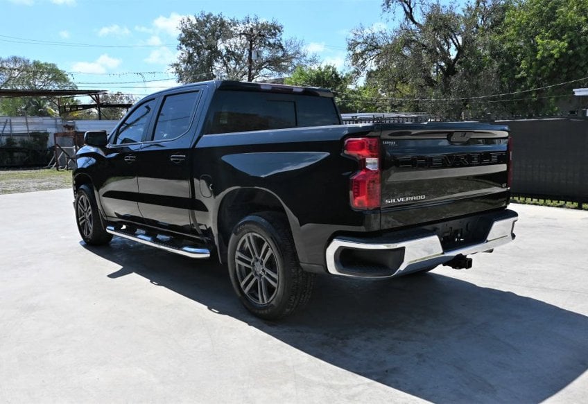 2021 Chevrolet Silverado 1500 LT - 1GCPWCET0MZ167137 photo 3