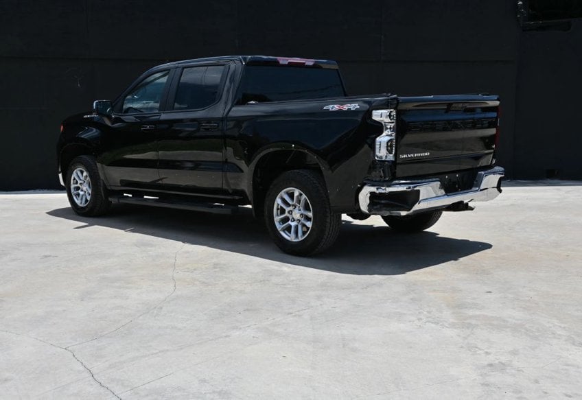 2023 Chevrolet Silverado 1500 LT - 1GCPDKEK4PZ200457 photo 3