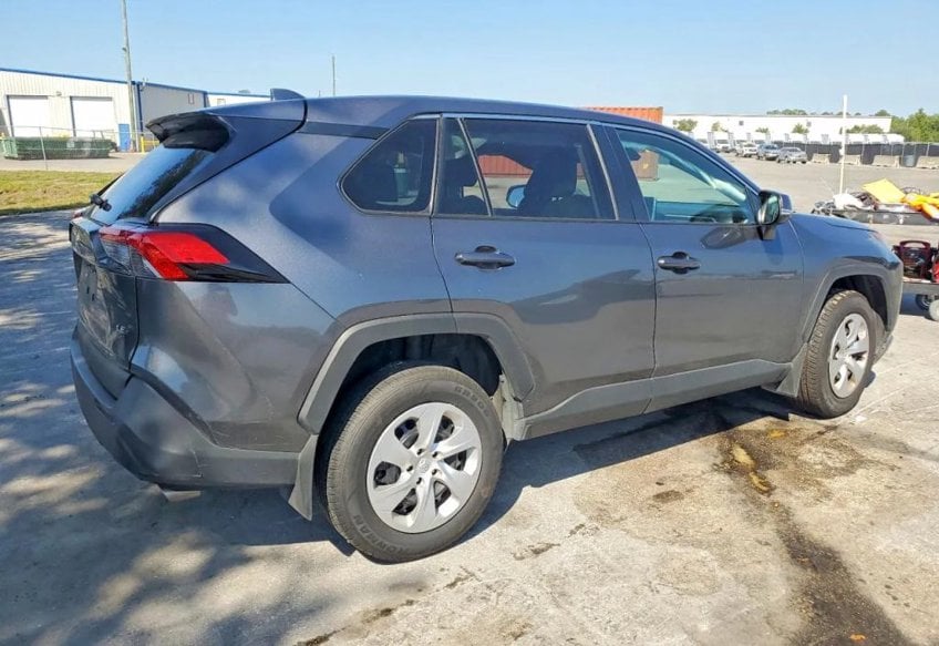 2024 Toyota RAV4 LE - 2T3K1RFV0RC302881 photo 3