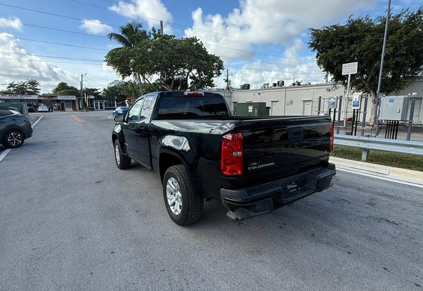 2021 Chevrolet Colorado LT - 1GCHSCEA2M1277989 photo 3