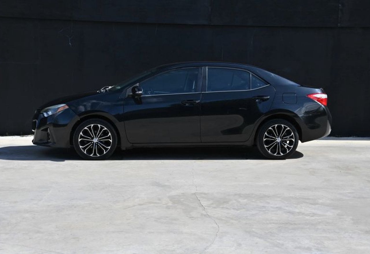 2015 Toyota Corolla S Sedan 4D - 2T1BURHE2FC407821 photo 40