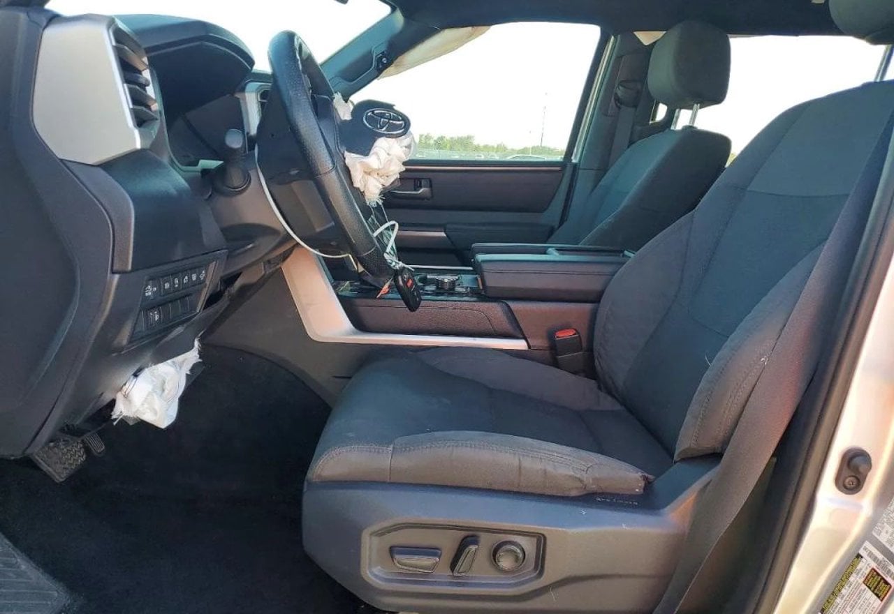 2025 Toyota Tundra SR5 - 5TFLA5AB5SX045131 photo 15