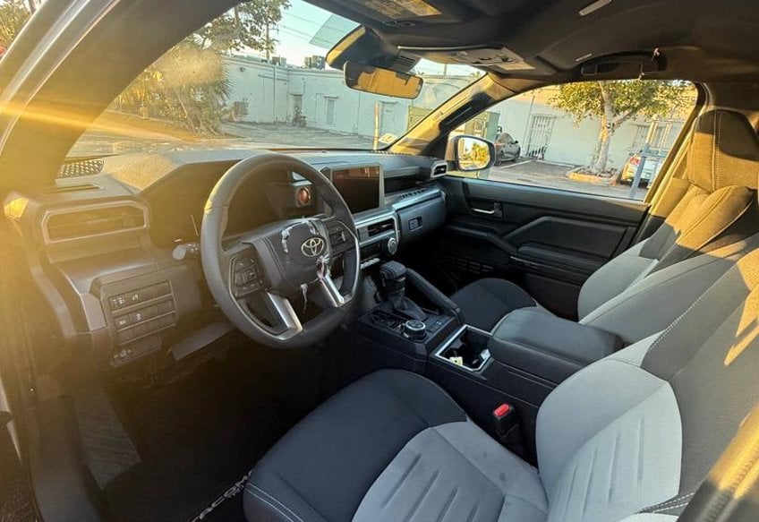2025 Toyota Tacoma TRD Off-Road - 3TMLB5JN2SM140985 photo 10
